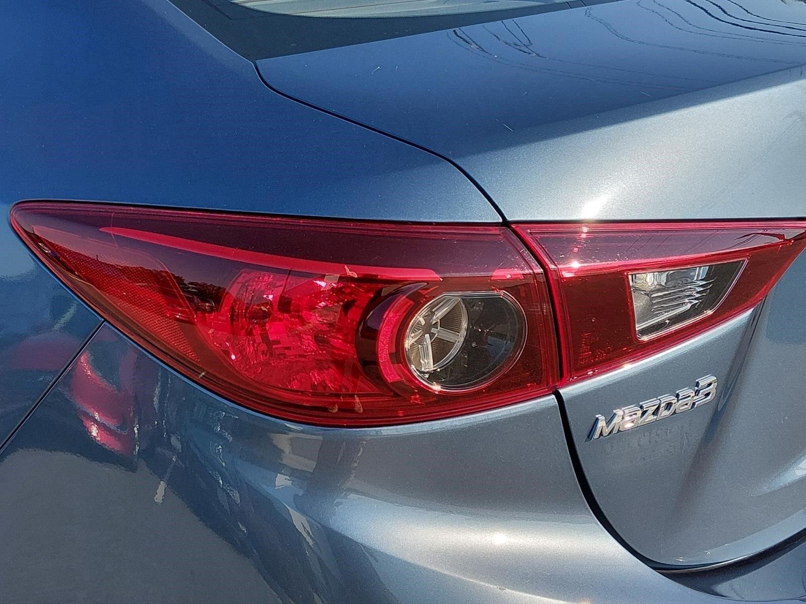 Used 2015 Blue Reflex Mica Mazda i Sport image 13