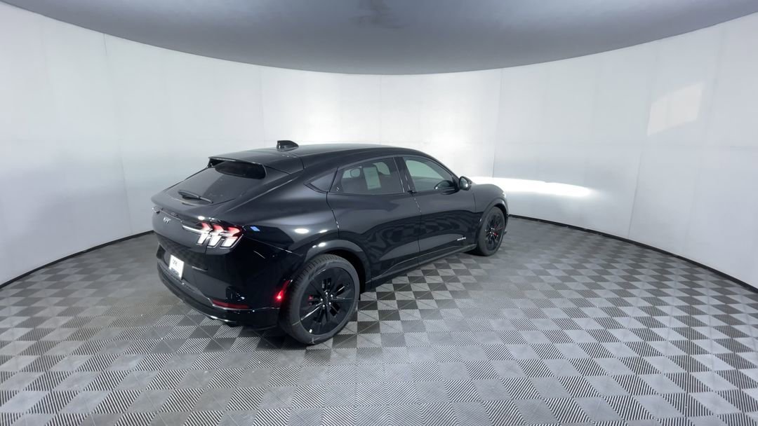 2025 Ford Mustang Mach-E GT - Photo 8