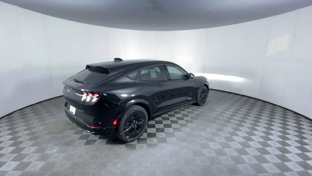2025 Ford Mustang Mach-E GT - Photo 8