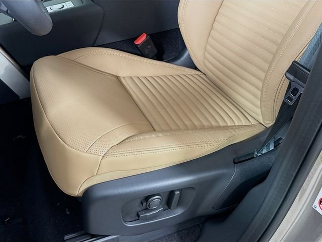 New 2026 Lantau Bronze Land Rover Dynamic SE image 22