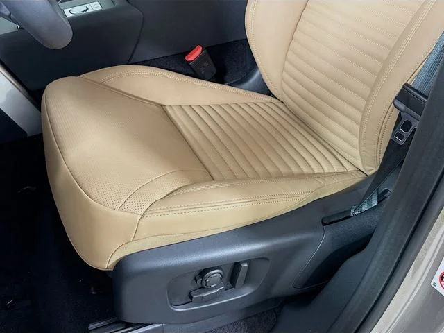 New 2026 Brown Land Rover Dynamic SE image 22