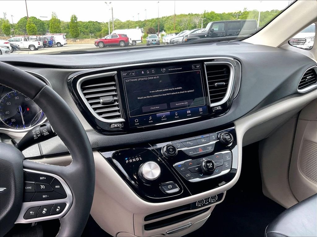 Used 2023 White Chrysler Touring L image 19