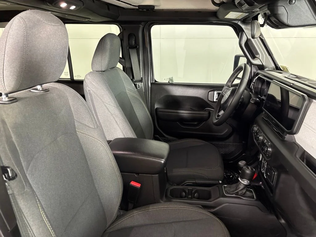 Used 2025 Crystal Metallic Jeep Sport S image 15
