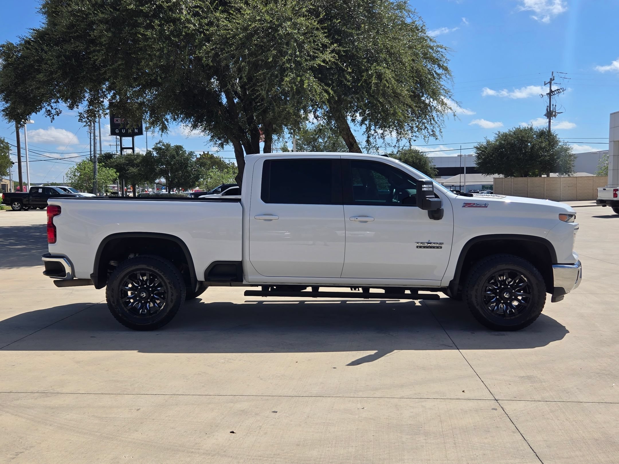 Used 2025 Summit White Chevrolet LT image 8