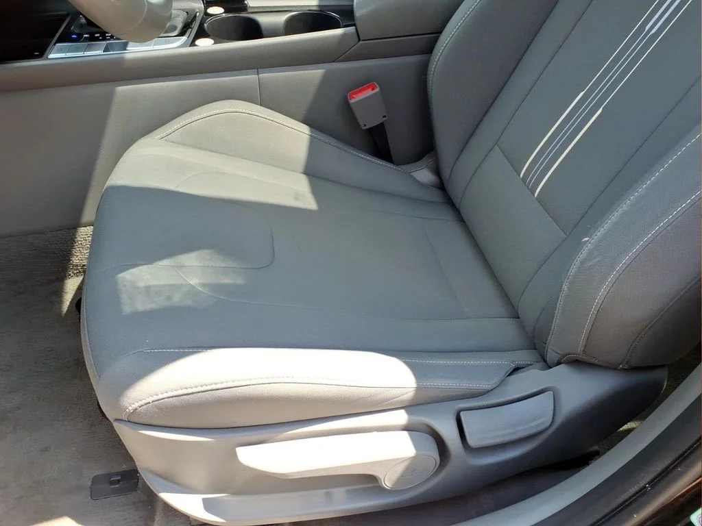 Used 2025 Black Hyundai SEL Convenience image 16