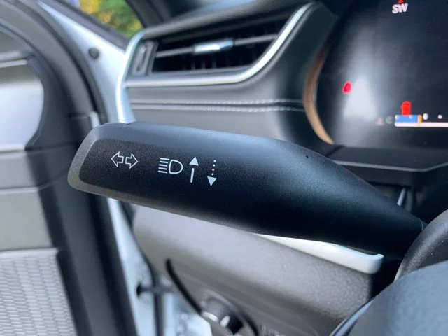 Used 2025 White Jeep Altitude image 30