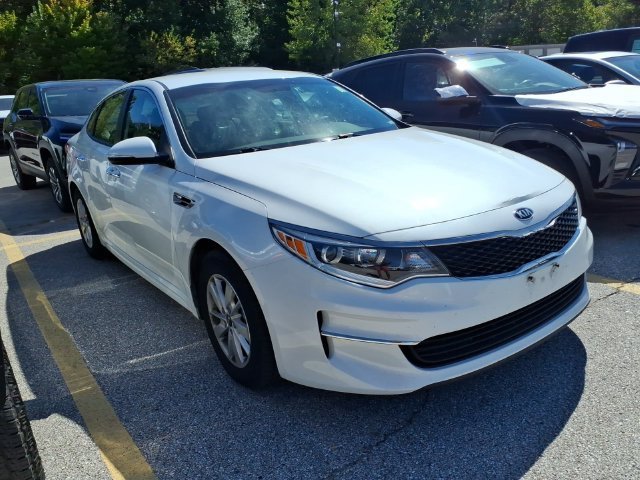 Used 2018 White Kia LX image 5