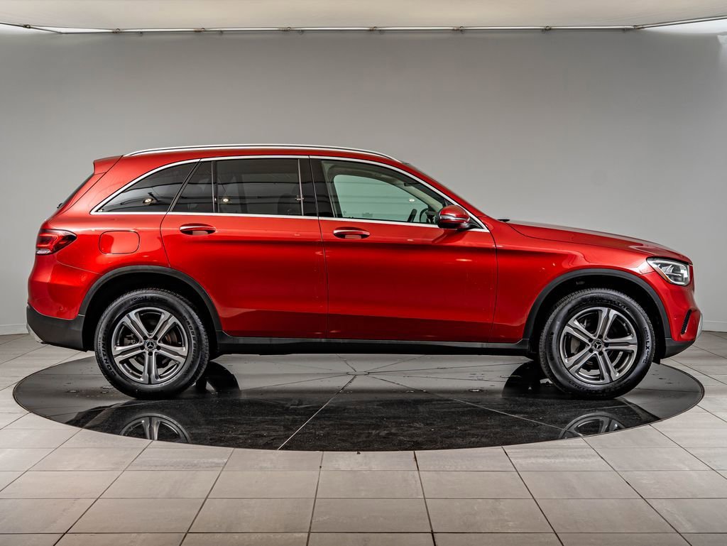 Used 2022 Manufaktur Cardinal Red Metallic Mercedes-Benz GLC 300 image 4