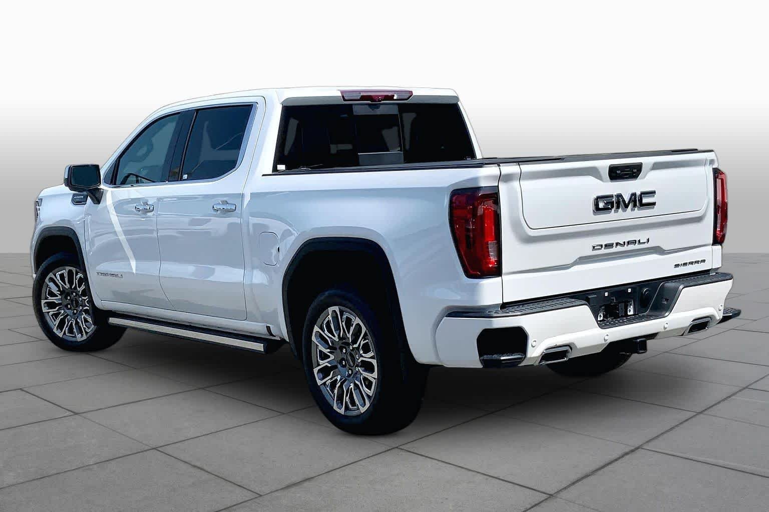 Used 2025 White Frost Tricoat GMC Denali Ultimate image 12