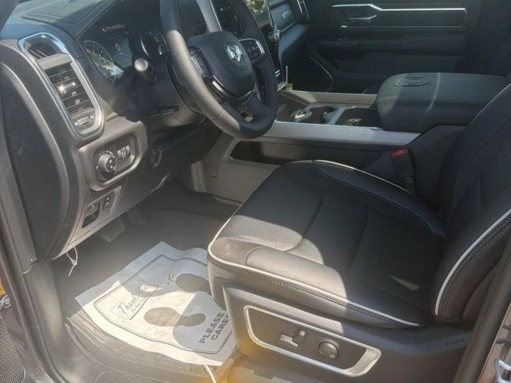 New 2026 Granite Crystal Metallic Clear-Coat Exterior Paint RAM Laramie image 13