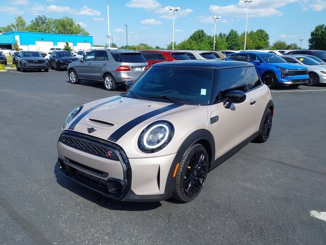 Used 2022 Gray MINI  image 4
