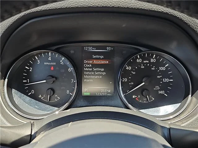 Used 2017 Glacier White Nissan SV Front-wheel Drive image 18