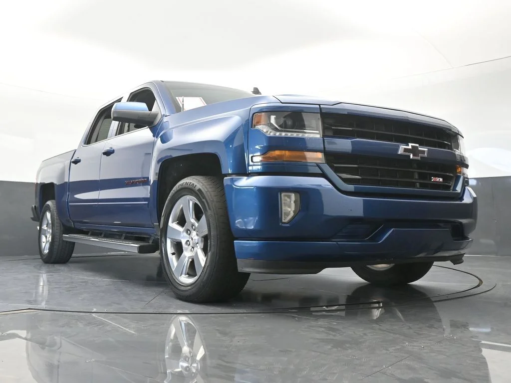 Used 2016 Deep Ocean Blue Metallic Chevrolet LT image 49