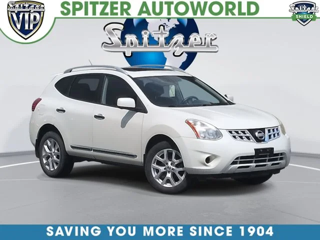 Used 2013 White Nissan SL image 1