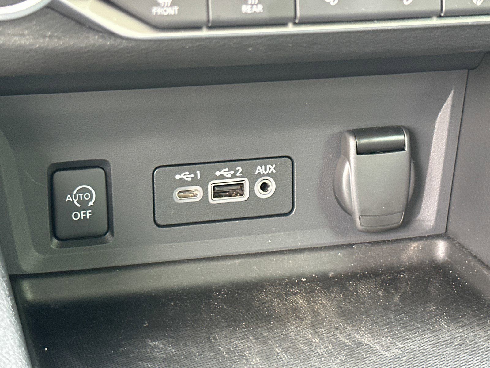 Certified Used 2025 White Nissan SR image 29