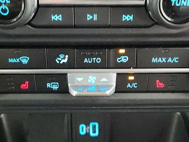 Used 2023 Red Ford Badlands image 33