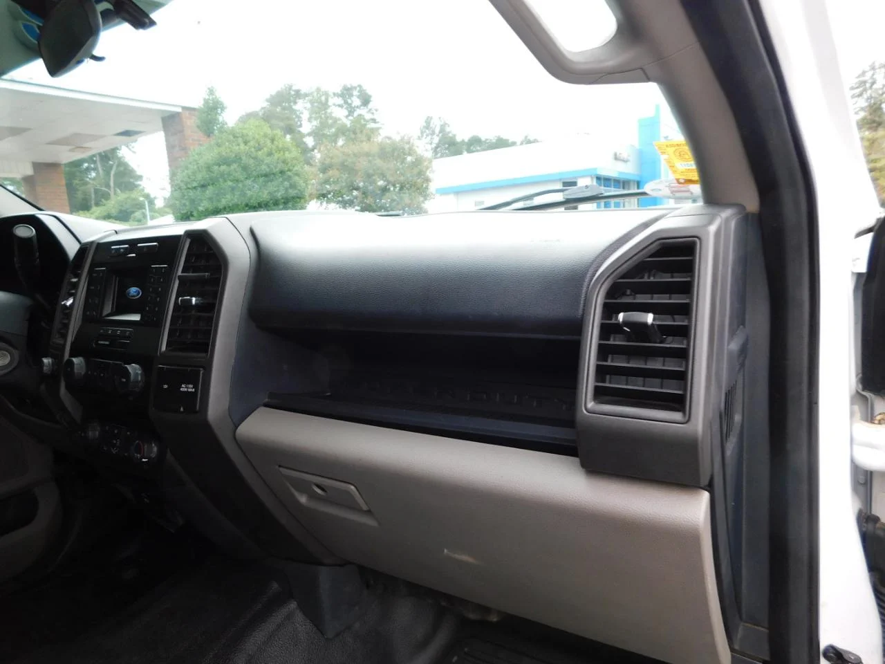 Used 2022 White Ford XL 4WD Crew Cab 179 in WB 60 in CA image 18