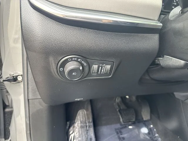 Used 2023 Gray Jeep Limited image 23