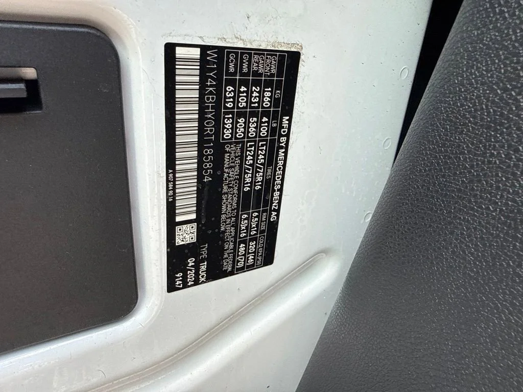 Used 2024 White Mercedes-Benz  image 31