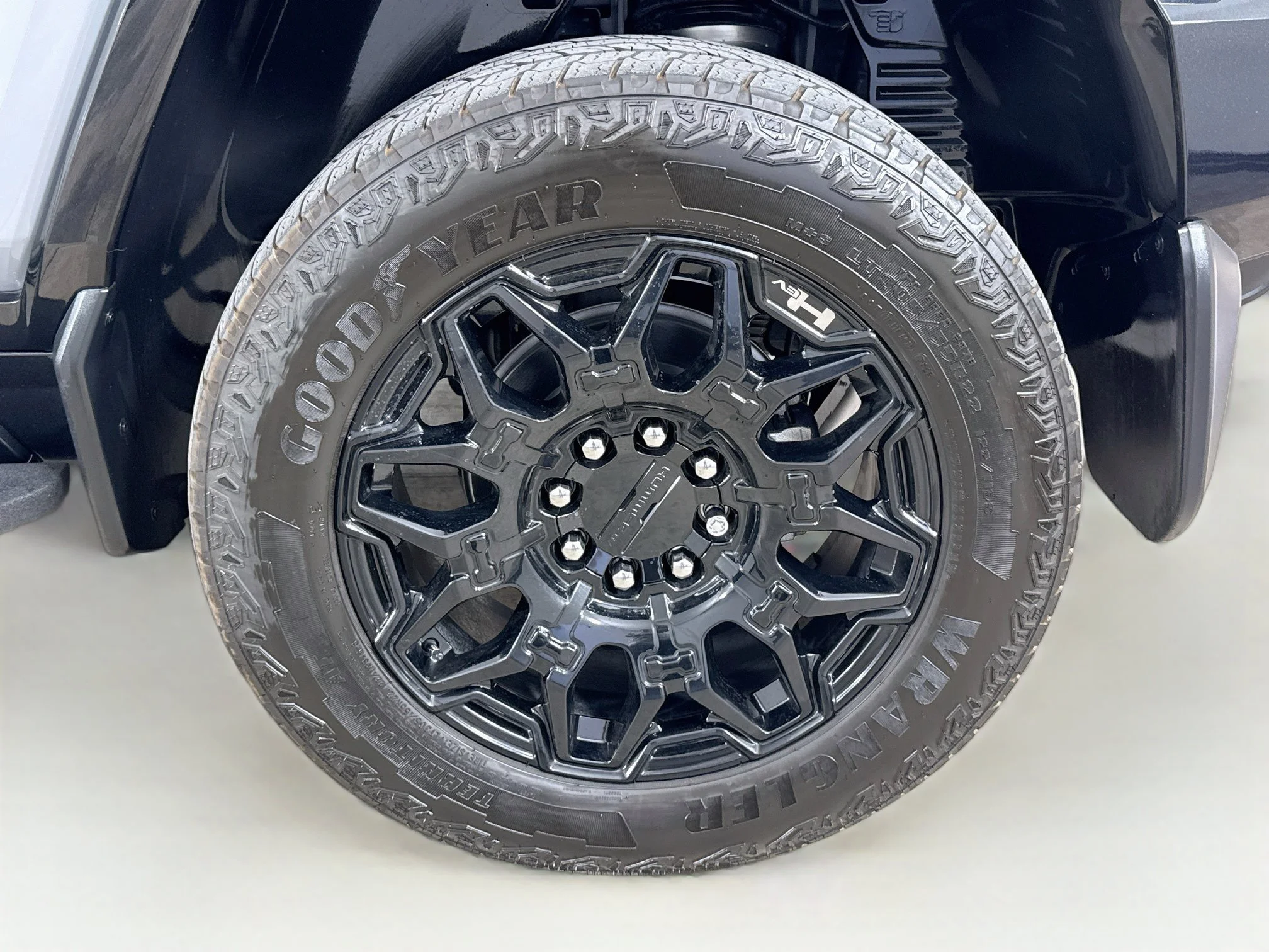 Used 2024 Meteorite Metallic (Grey) GMC 2X image 34