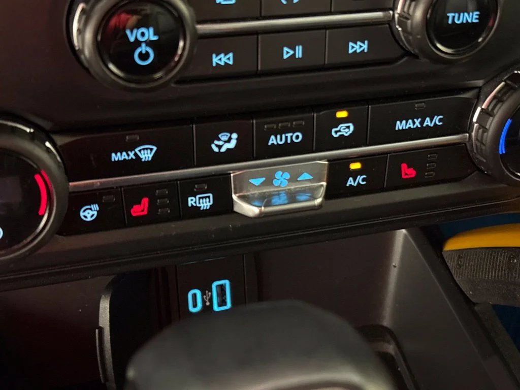 Used 2024 Gray Ford Badlands image 38
