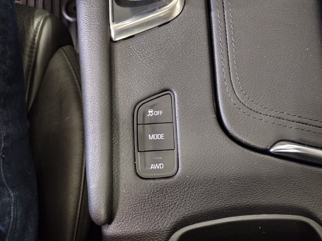 Used 2019  Cadillac Luxury image 11