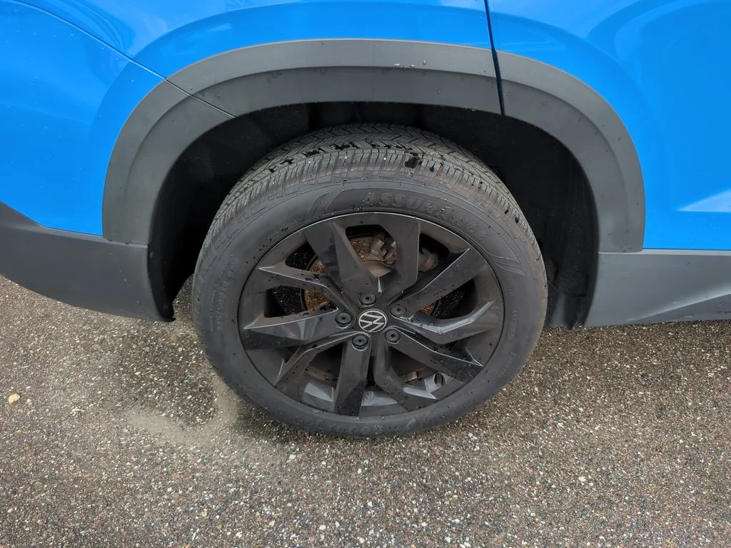 Certified Used 2022 Blue Volkswagen 1.5T SE image 8