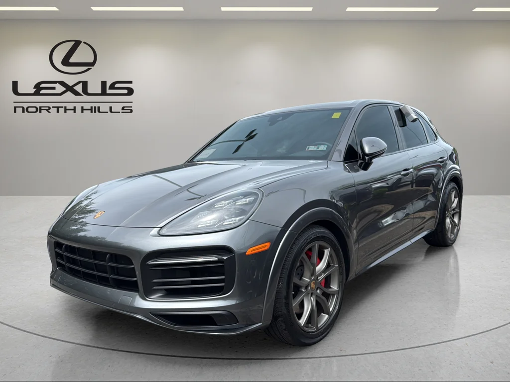 2023 Porsche Cayenne GTS's photo