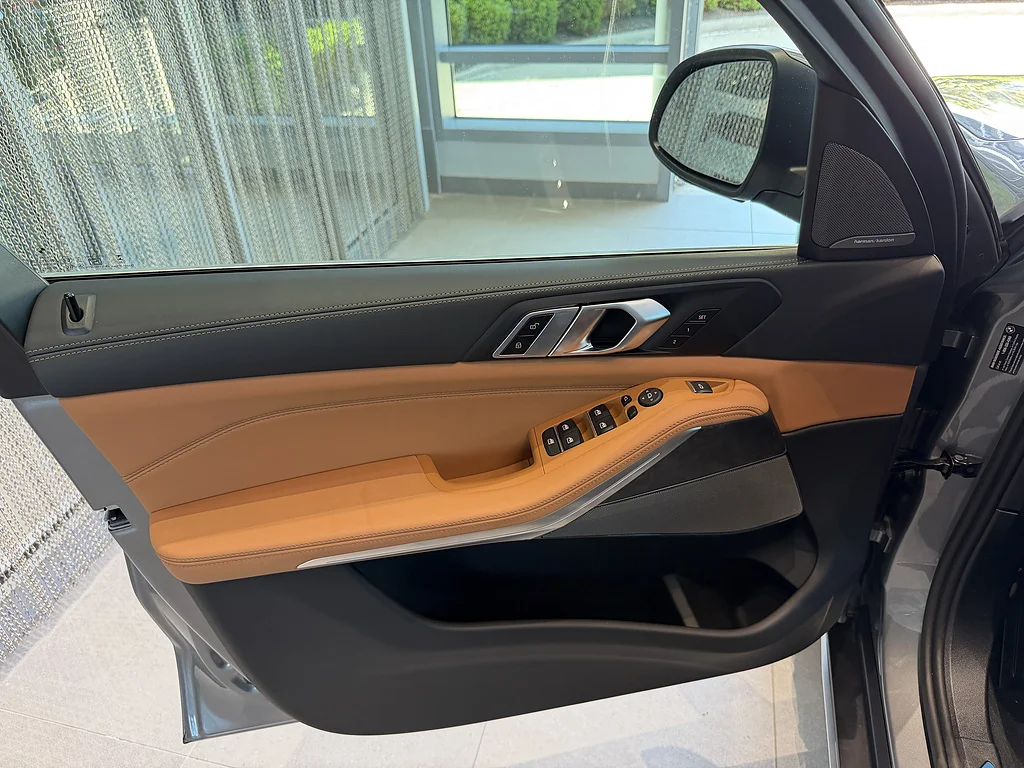 New 2026 Skyscraper Grey Metallic BMW xDrive40i image 11