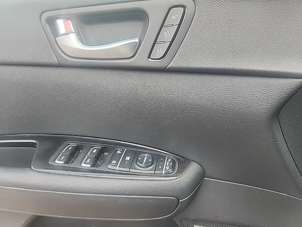 Certified Used 2020 White Kia EX image 25