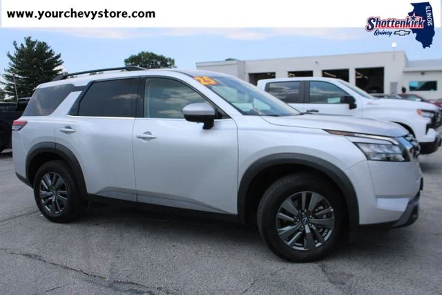 2025 Nissan Pathfinder SV