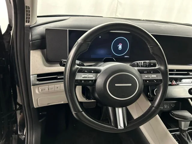 Used 2025 Black Hyundai SEL Convenience image 8