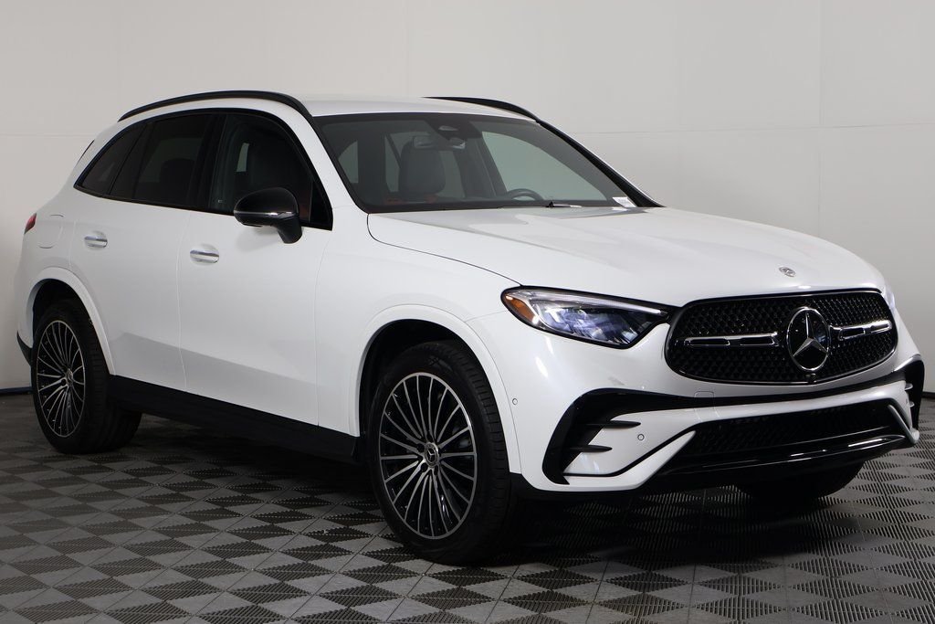 Used 2026 MANUFAKTUR Moonlight White Metallic Mercedes-Benz GLC 300 image 3