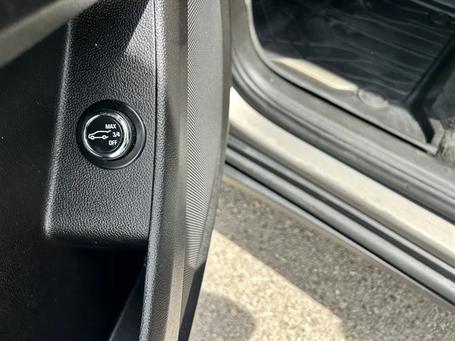 Used 2018 Brown CHEVROLET LT Cloth image 25