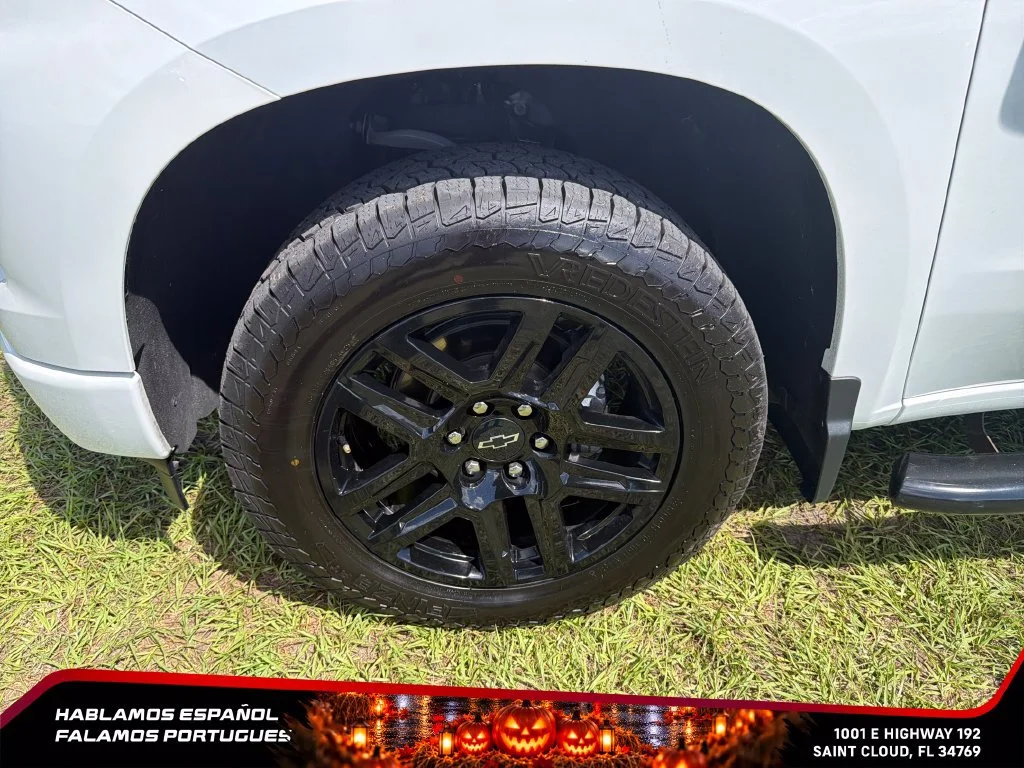 Used 2023 SUMMIT WHITE Chevrolet RST image 10