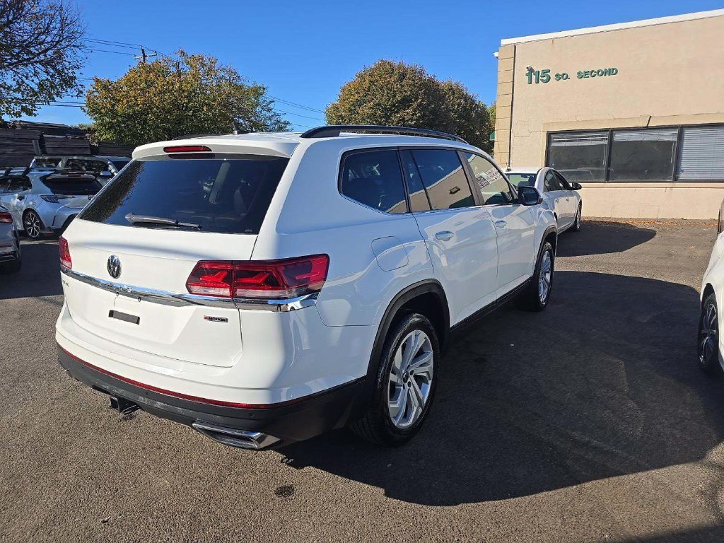 Used 2022 White Volkswagen 3.6L V6 SE w/Technology image 4