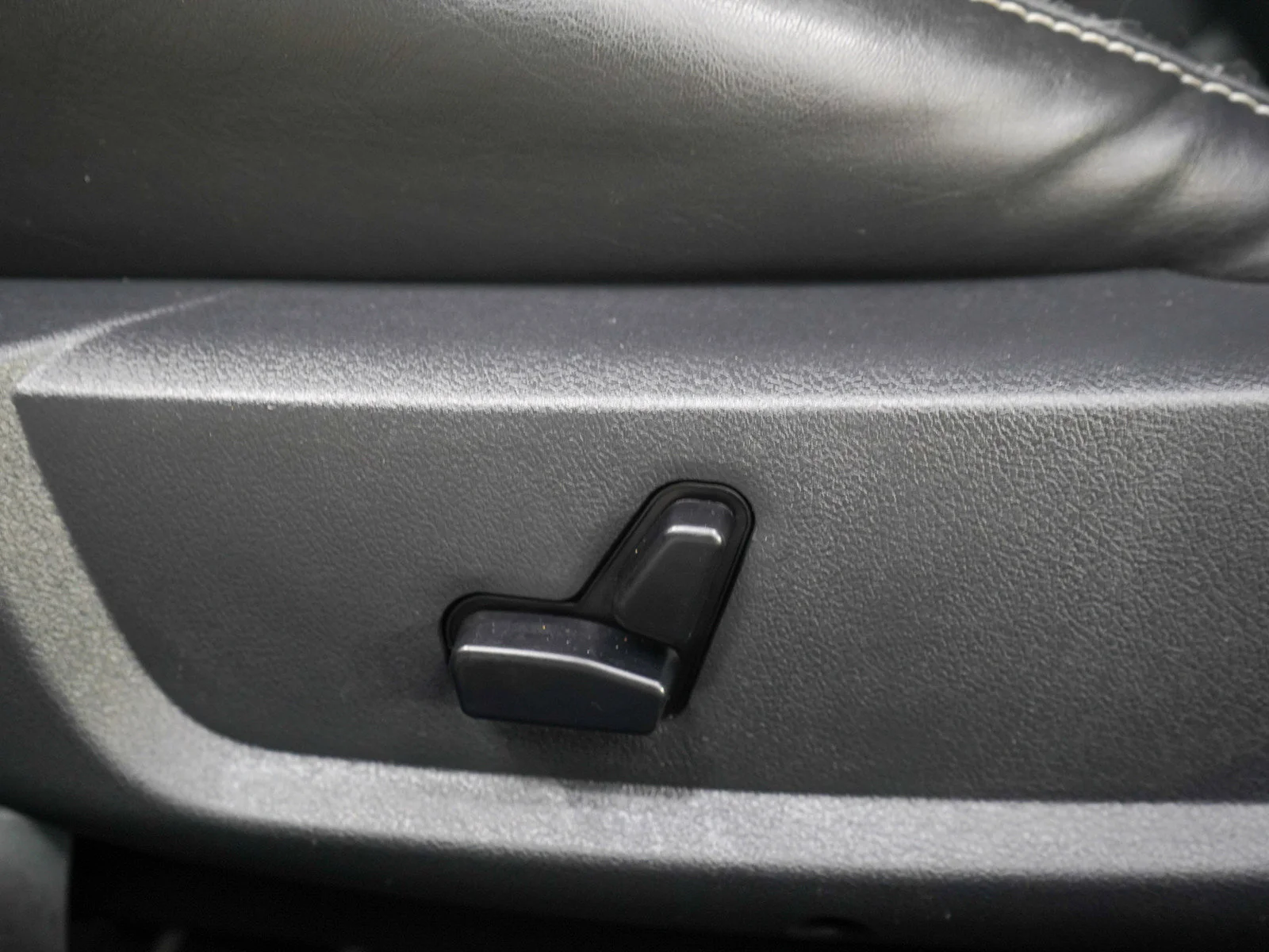 Used 2008 Brilliant Black Crystal Pearlcoat Dodge SRT8 image 21