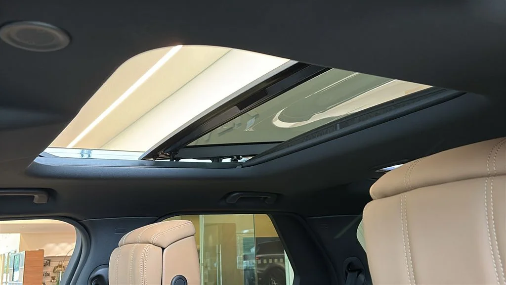 2026 Land Rover Discovery Dynamic SE - Photo 11