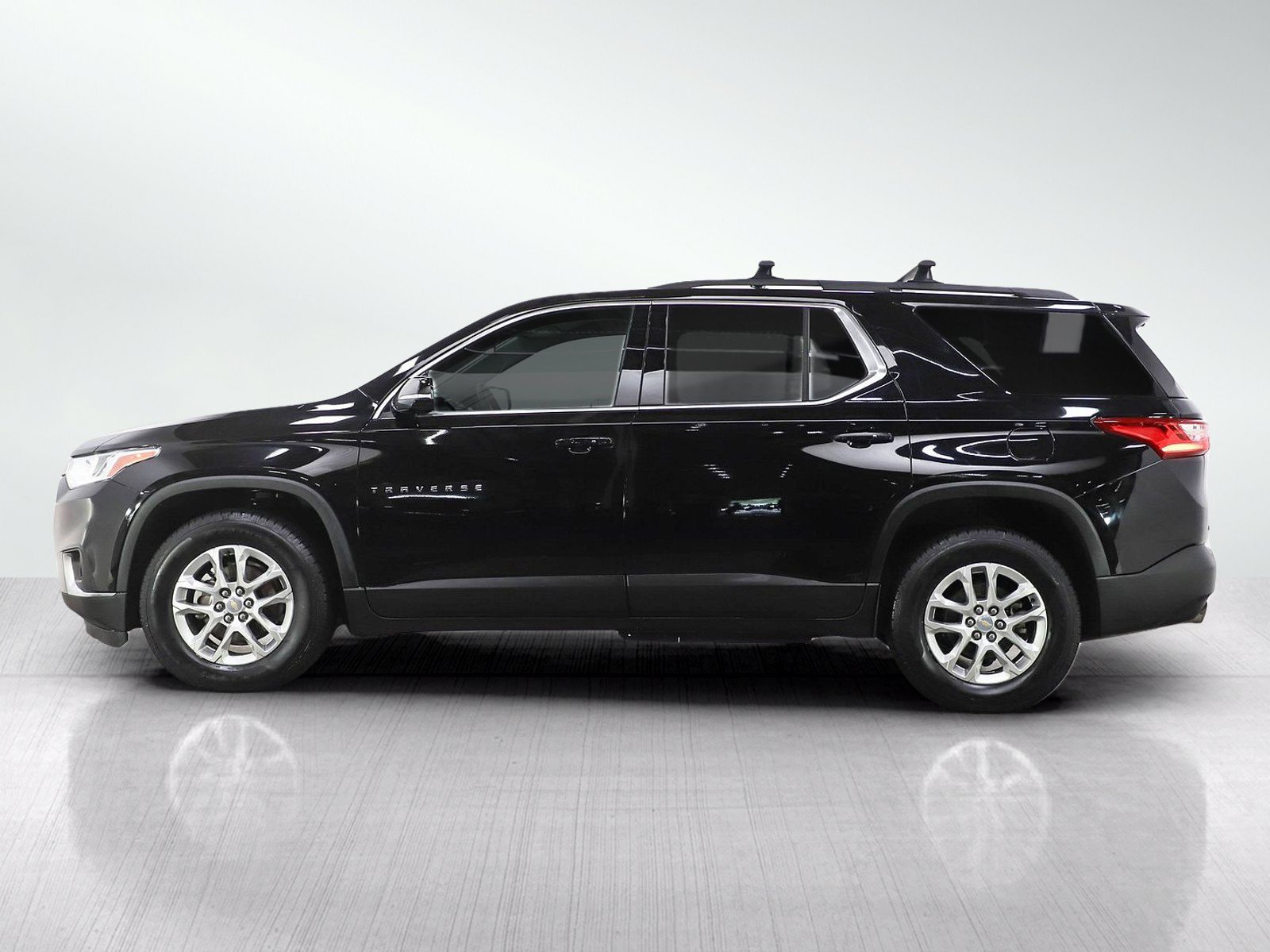 Used 2020 Chevrolet Traverse 1LT with VIN 1GNEVGKWXLJ159566 for sale in White Bear Lake, Minnesota