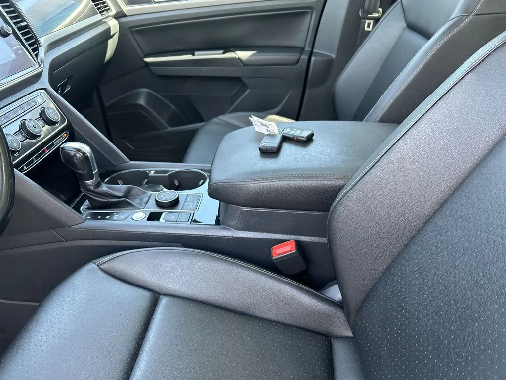 Used 2019 Blue Volkswagen SEL image 15