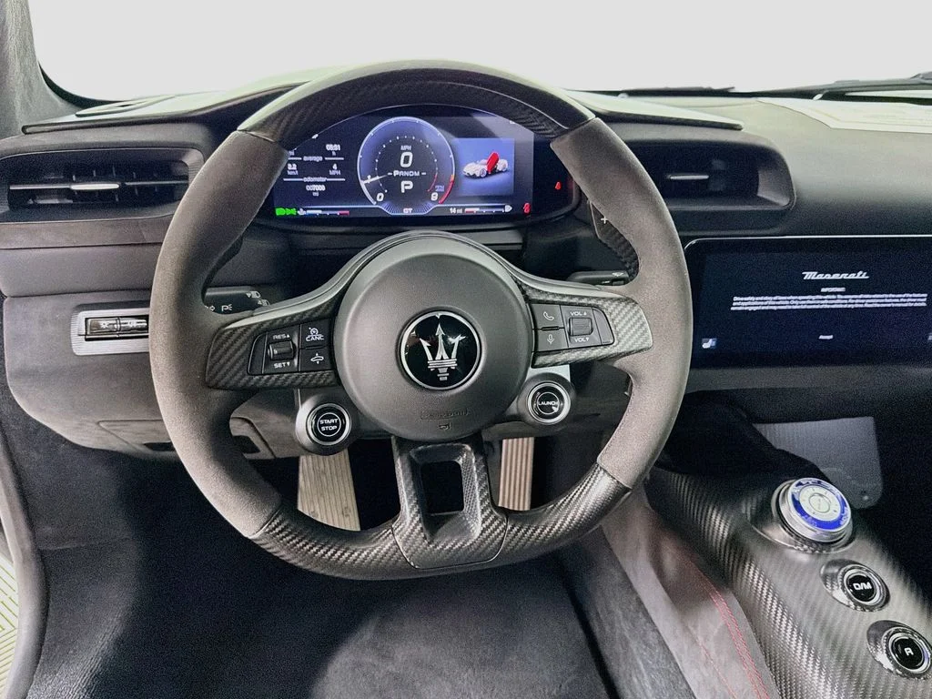 Used 2022 White Maserati Base image 11