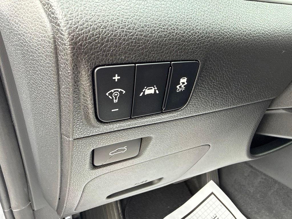 Used 2021 Silver Kia LXS image 22