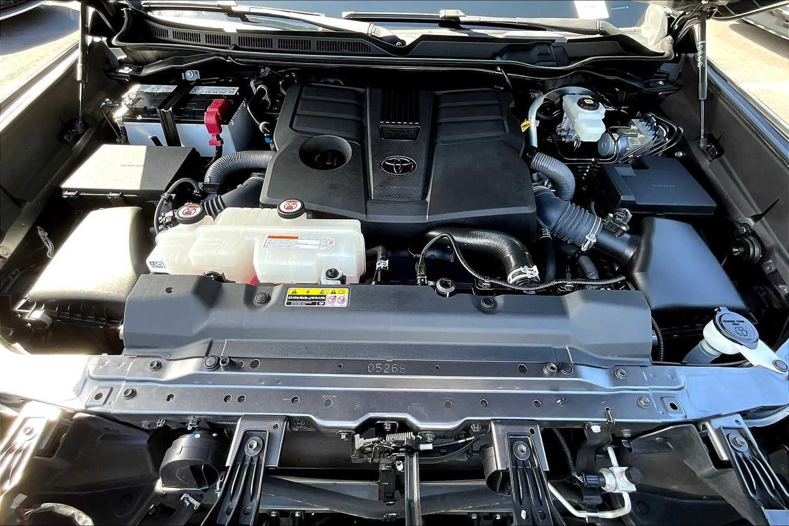 Used 2022 Magnetic Gray Metallic Toyota SR5 image 28