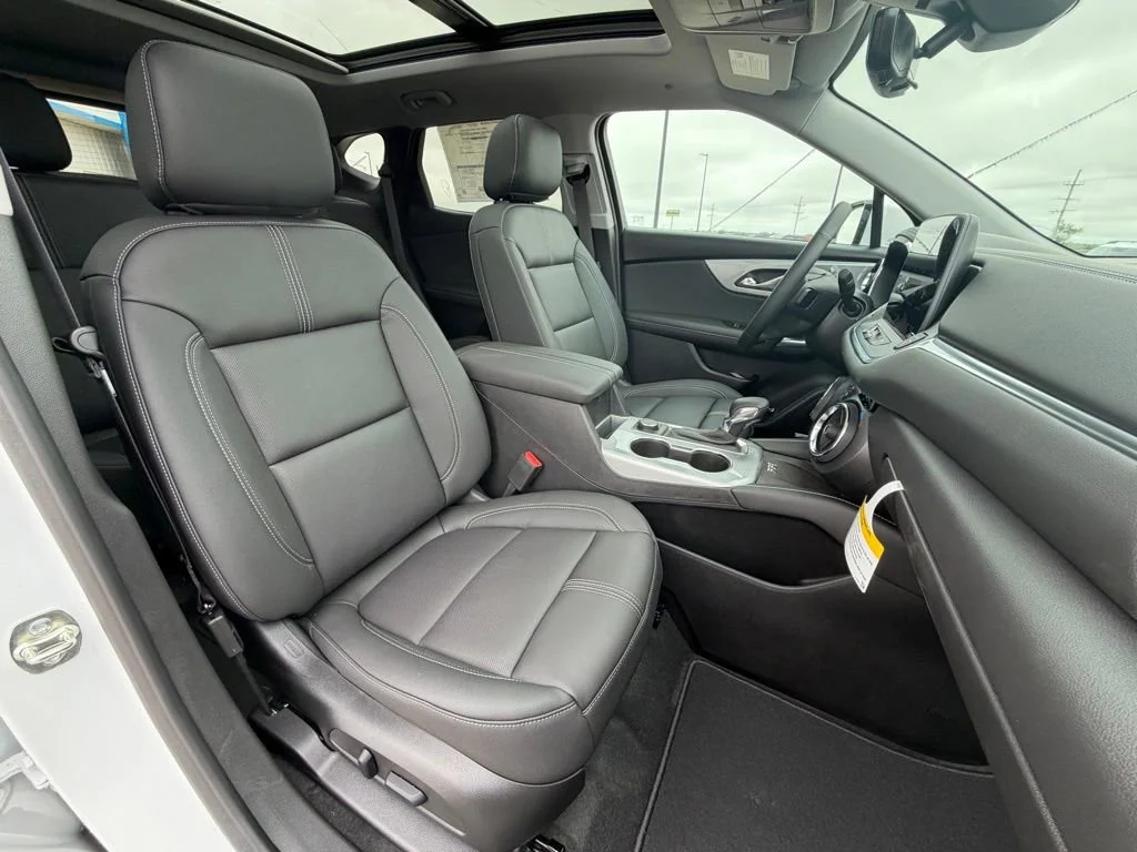 New 2026 Summit White Chevrolet 3LT image 33