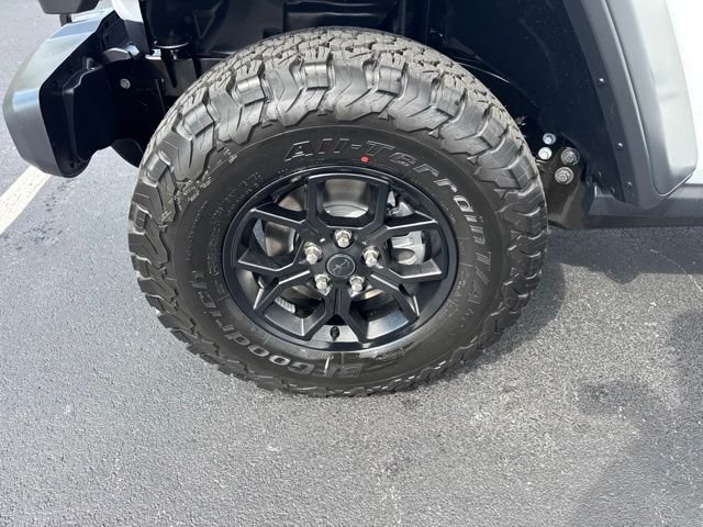 New 2026 Bright White Clear-Coat Exterior Paint Jeep Willys image 15