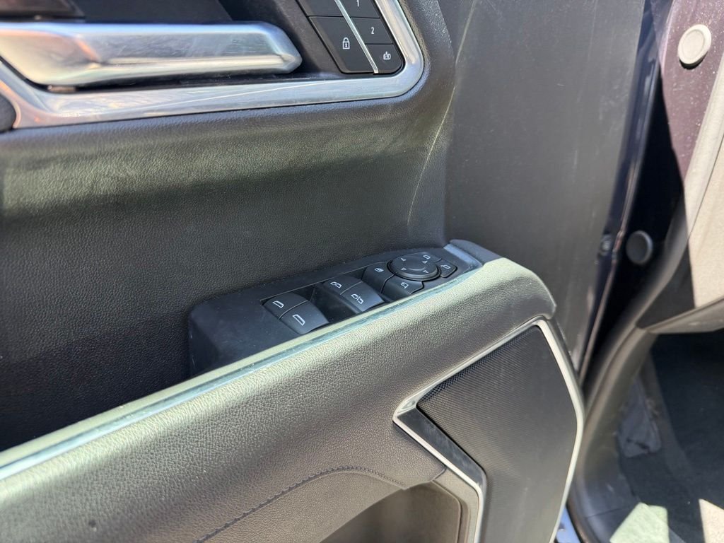 Used 2025 Silver GMC SLT image 18
