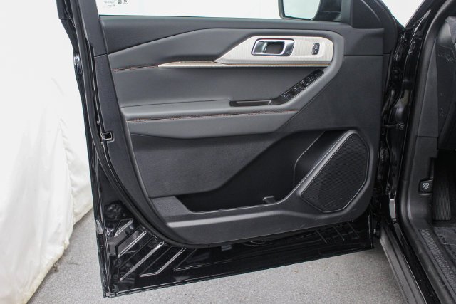 New 2027 Agate Black Metallic Ford Active image 10