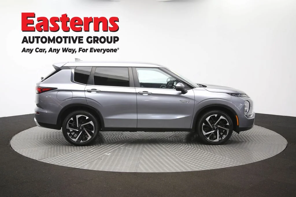 Used 2023 Silver Mitsubishi SE image 45