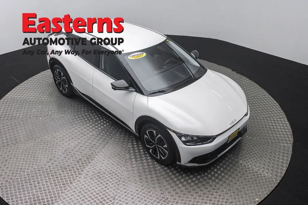 Used 2024 White Kia Wind image 3