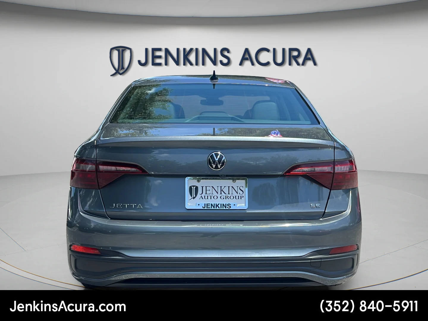 Used 2024 Platinum Gray Metallic Volkswagen SE image 7